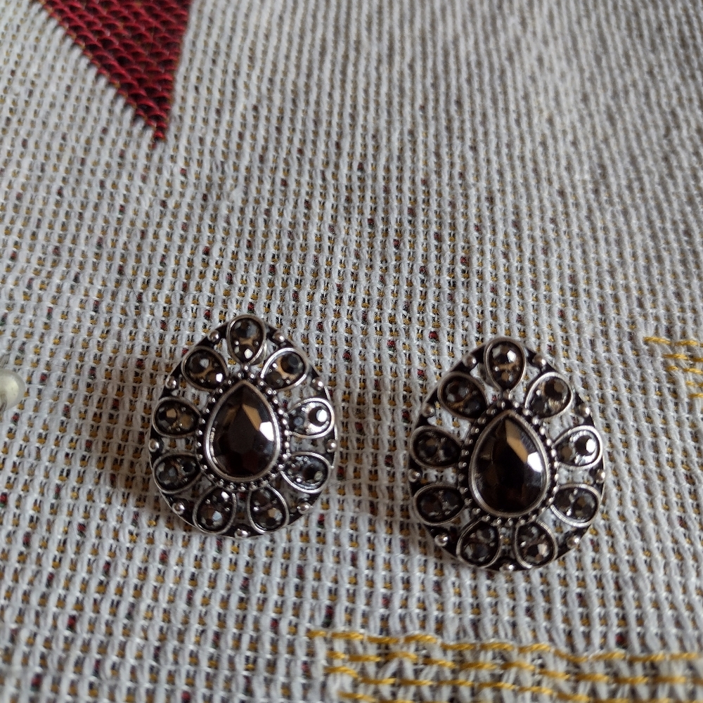 Earring Bundle - Picture 3 of 4